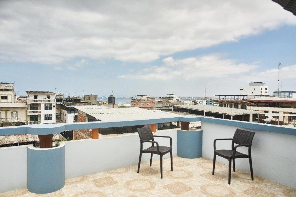 Departamentos Marcecilia De 2 Y 3 Habitaciones En El Centro De Manta Kültér fotó
