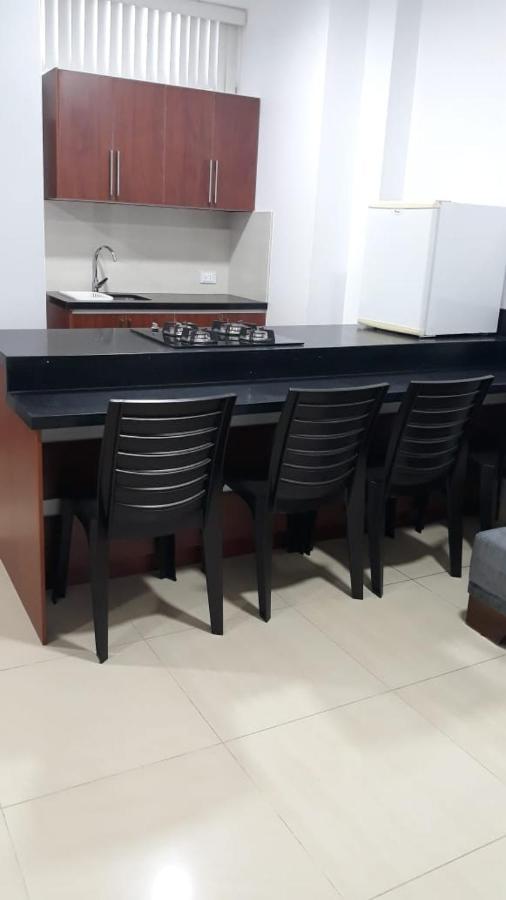 Departamentos Marcecilia De 2 Y 3 Habitaciones En El Centro De Manta Kültér fotó