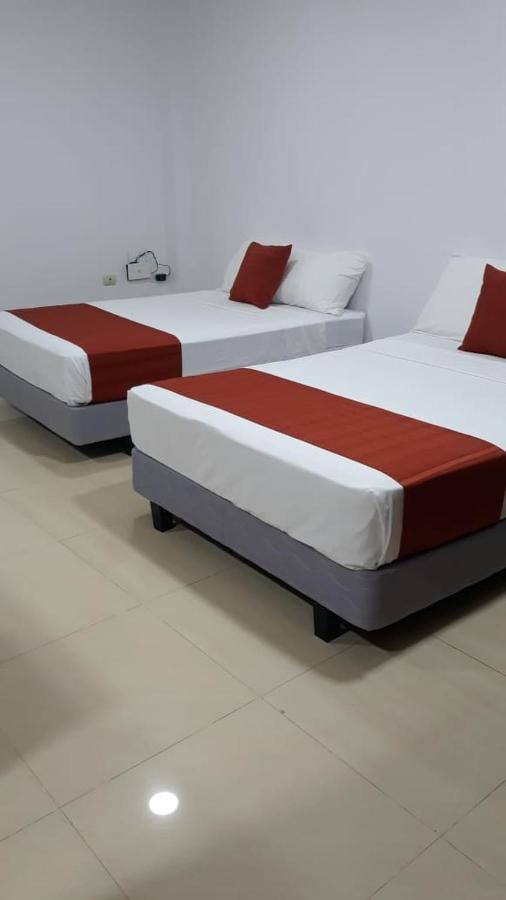 Departamentos Marcecilia De 2 Y 3 Habitaciones En El Centro De Manta Kültér fotó
